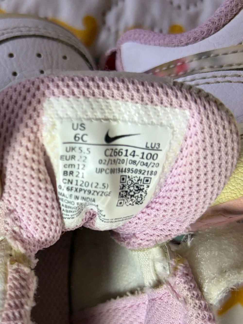 Nike Kids White and Pink Low-Top Sneakers
